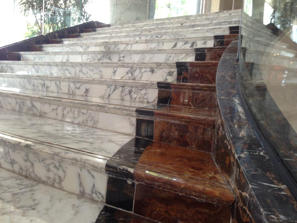 Đáốpcầuthang13